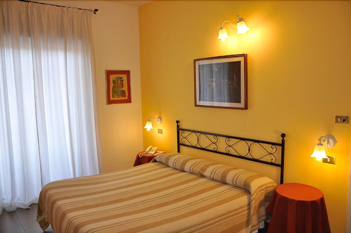 Imagen de la habitación del Hotel Ares, San Giovanni La Punta. Foto 12