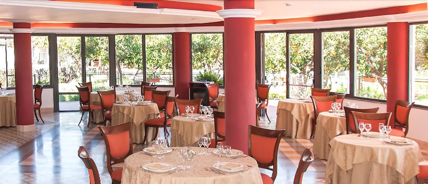 Imagen del bar/restaurante del Hotel Ares, San Giovanni La Punta. Foto 2