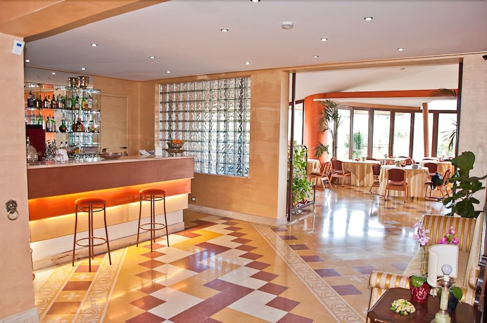 Imagen del bar/restaurante del Hotel Ares, San Giovanni La Punta. Foto 4