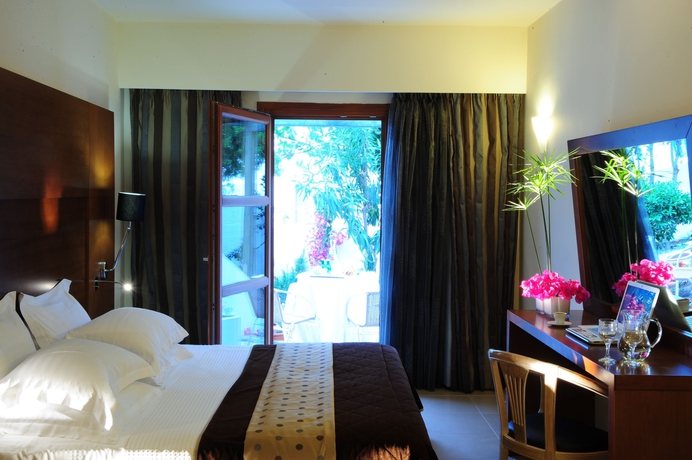 Imagen de la habitación del Hotel Aressana Spa and Suites. Foto 9