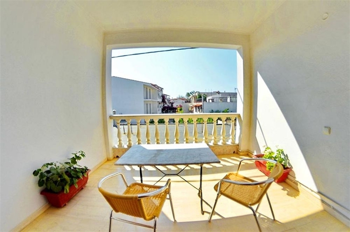 Imagen de los exteriores del Hotel Aretousa. Foto 13