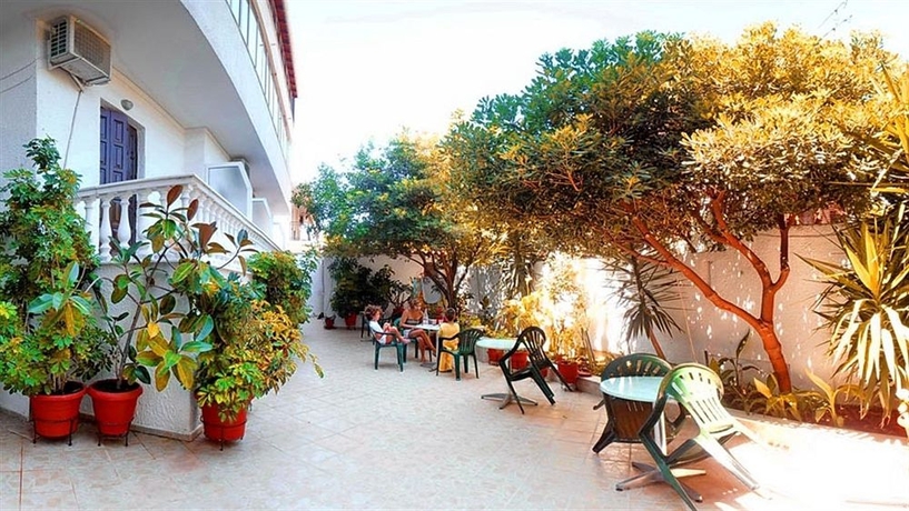 Imagen de los exteriores del Hotel Aretousa. Foto 14