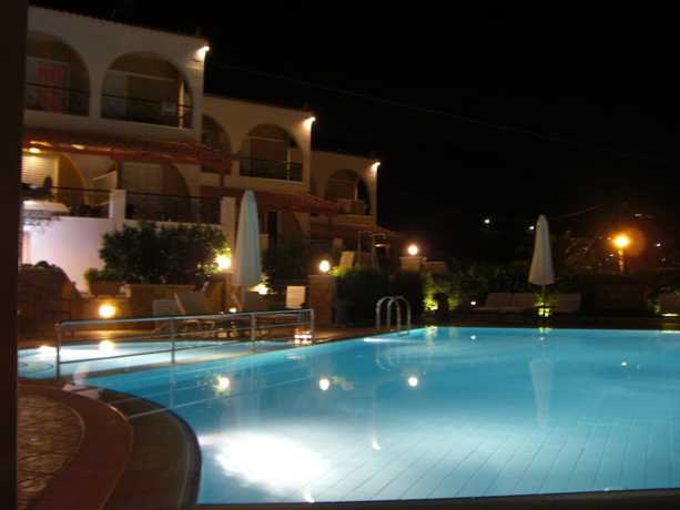 Imagen de la piscina del Hotel Aretoysa. Foto 11