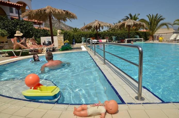 Imagen de la piscina del Hotel Aretoysa. Foto 19