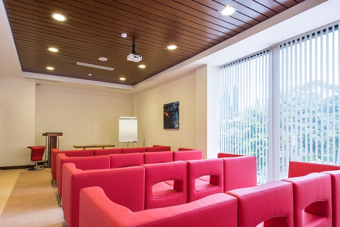 Imagen de los interiores del Hotel Arfa Park. Foto 17