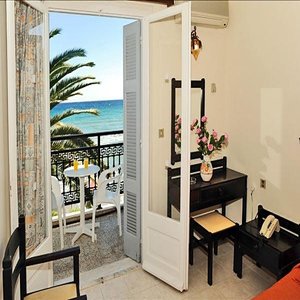 Imagen general del Hotel Argassi Beach. Foto 7