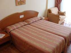 Imagen de la habitación del Hotel Argibay. Foto 17