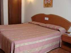 Imagen de la habitación del Hotel Argibay. Foto 18