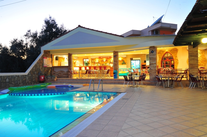 Imagen de la piscina del Hotel Argiro Village. Foto 15