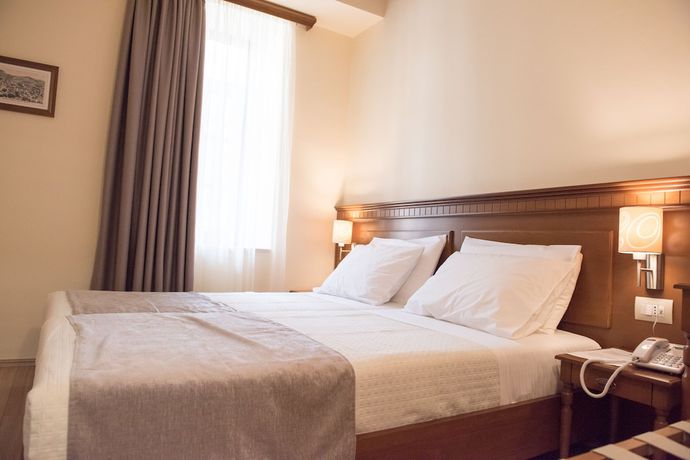 Imagen de la habitación del Hotel Argjiro. Foto 5