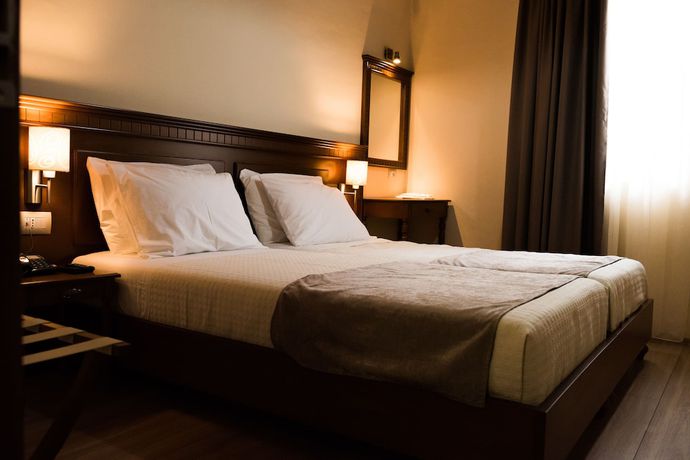 Imagen de la habitación del Hotel Argjiro. Foto 12