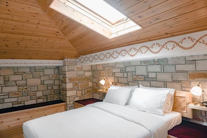 Imagen de la habitación del Hotel Argjiro. Foto 13