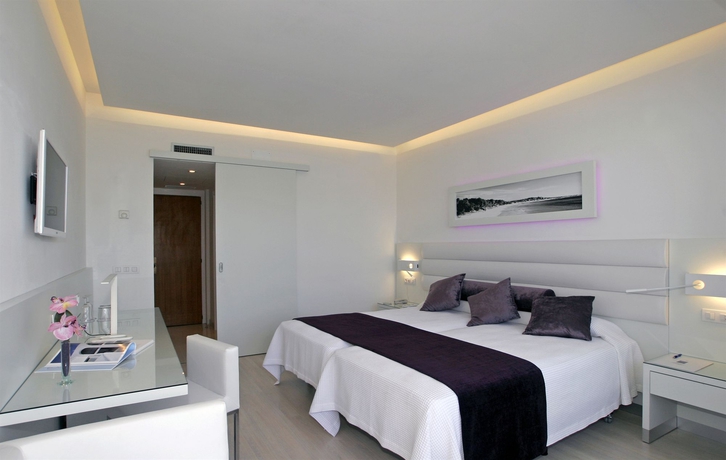 Imagen de la habitación del Hotel Argos, Playa de Talamanca. Foto 3