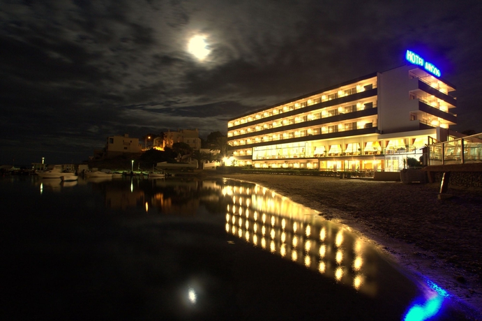 Imagen general del Hotel Argos, Playa de Talamanca. Foto 2