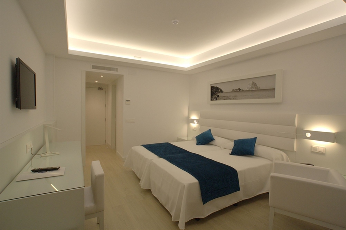 Imagen de la habitación del Hotel Argos, Playa de Talamanca. Foto 5
