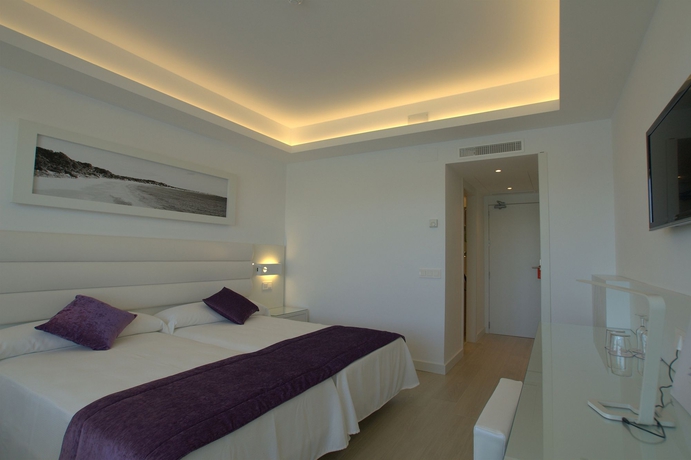 Imagen de la habitación del Hotel Argos, Playa de Talamanca. Foto 6