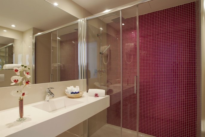 Imagen de la habitación del Hotel Argos, Playa de Talamanca. Foto 7