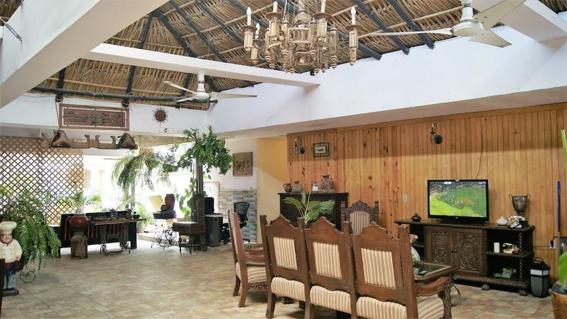 Imagen de los interiores del Hotel Argueta. Foto 20