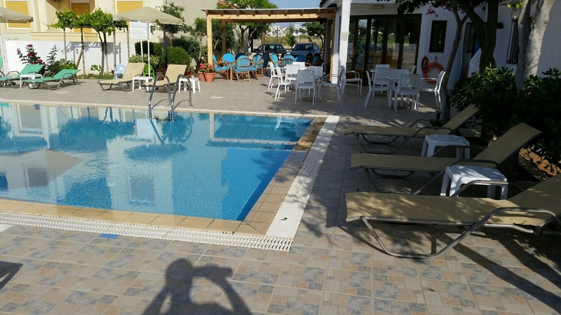 Imagen de la piscina del Hotel Arhodiko. Foto 16