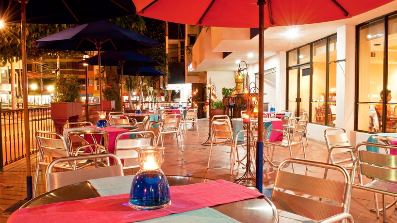 Imagen del bar/restaurante del Hotel Arhuaco. Foto 4