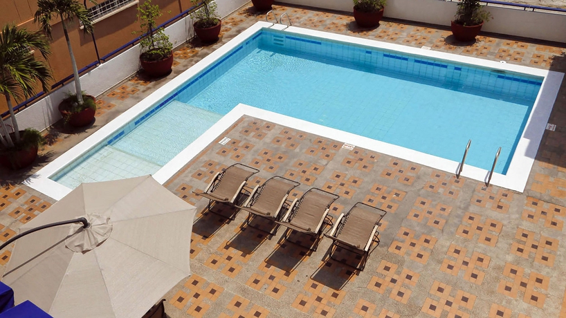 Imagen de la piscina del Hotel Arhuaco. Foto 14