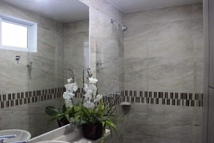 Imagen de la habitación del Hotel Ari. Foto 5