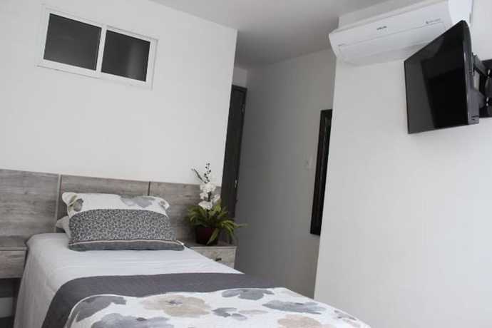 Imagen de la habitación del Hotel Ari. Foto 10