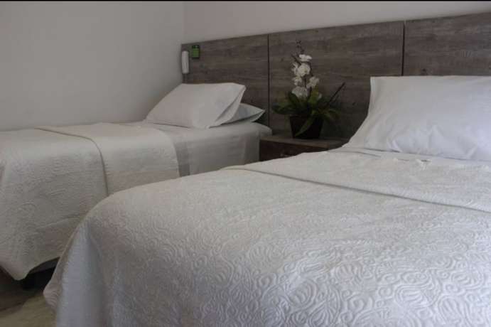 Imagen de la habitación del Hotel Ari. Foto 13
