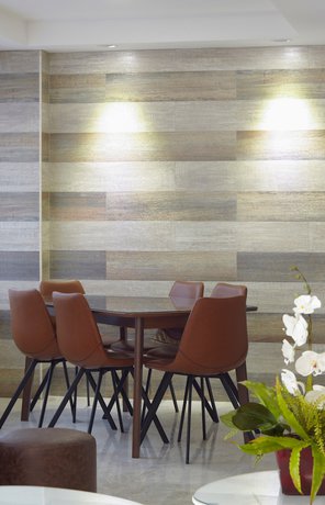 Imagen de los interiores del Hotel Ari. Foto 16