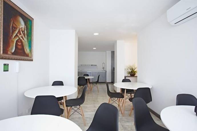Imagen de los interiores del Hotel Ari. Foto 18