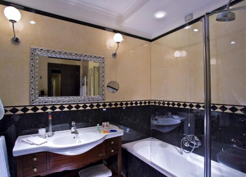 Imagen de la habitación del Hotel Aria Palace by OMNIA hotels. Foto 2