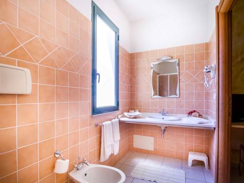 Imagen de la habitación del Hotel Ariadimari. Foto 8