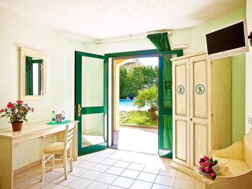 Imagen de la habitación del Hotel Ariadimari. Foto 13