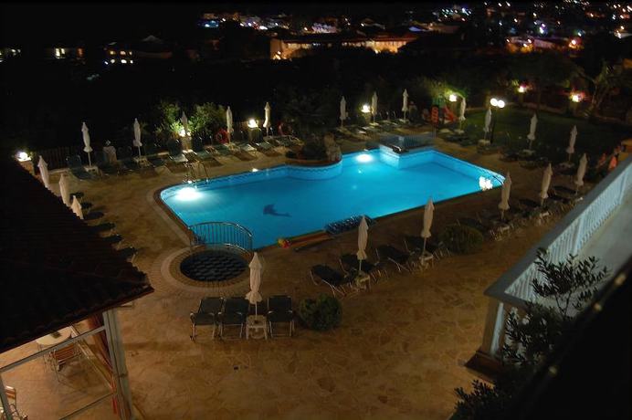 Imagen de la piscina del Hotel Ariadne Apartments, Planos. Foto 20