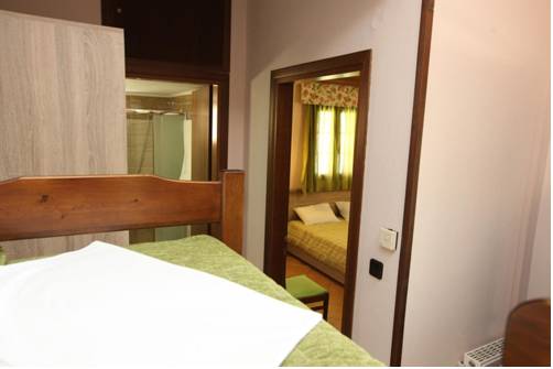 Imagen de la habitación del Hotel Ariadni Bungalows. Foto 2