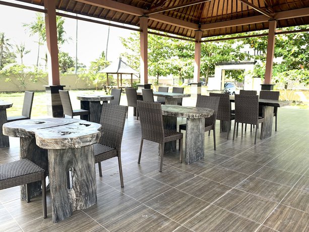 Imagen del bar/restaurante del Hotel Ariana Beach Resort Amed - Bali. Foto 2