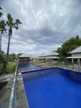 Imagen de la piscina del Hotel Ariana Beach Resort Amed - Bali. Foto 8