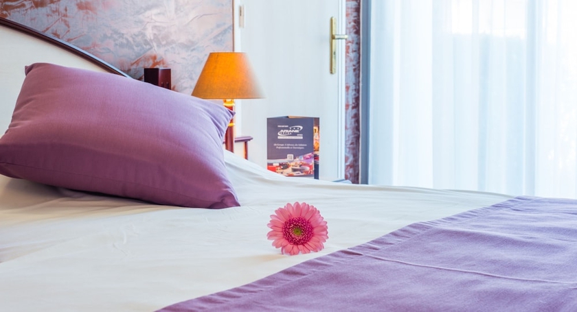 Imagen de la habitación del Hotel Ariane, ISTRES. Foto 8