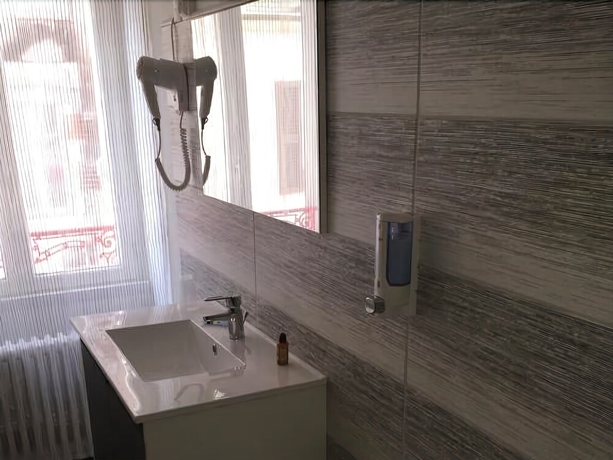 Imagen de la habitación del Hotel Ariane, VICHY. Foto 3