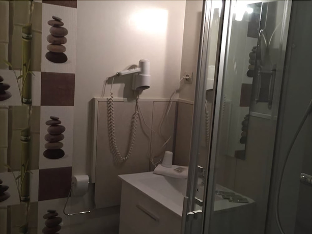 Imagen de la habitación del Hotel Ariane, VICHY. Foto 15