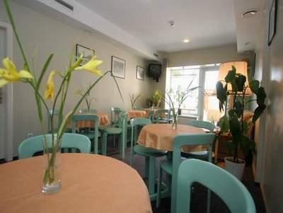 Imagen del bar/restaurante del Hotel Aribe. Foto 2