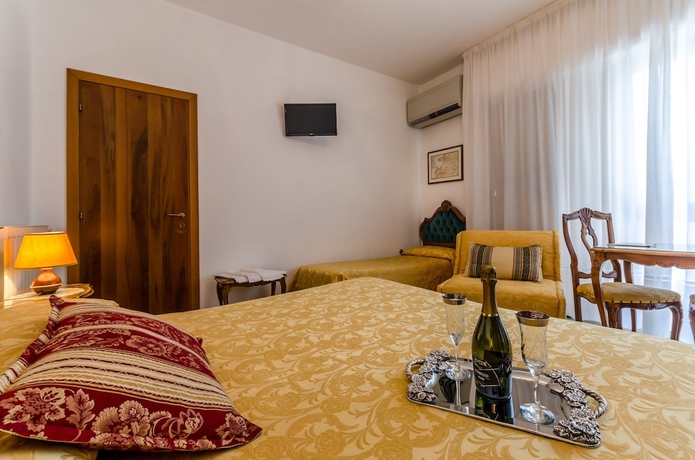 Imagen de la habitación del Hotel Ariel Silva. Foto 16