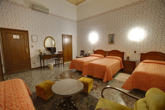 Imagen de la habitación del Hotel Ariele. Foto 6