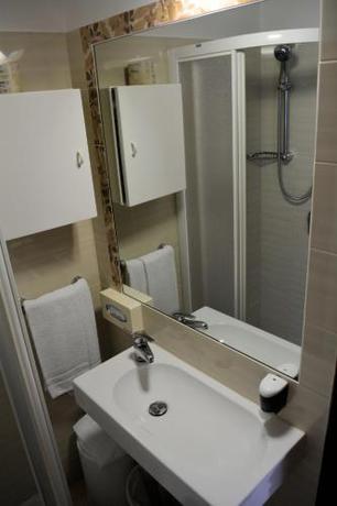 Imagen de la habitación del Hotel Ariella. Foto 6