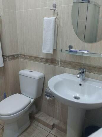 Imagen de la habitación del Hotel Arien Plaza. Foto 10