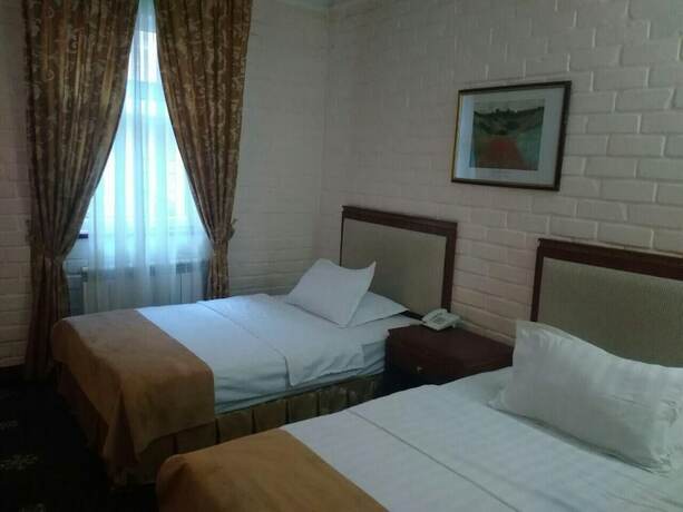 Imagen de la habitación del Hotel Arien Plaza. Foto 13