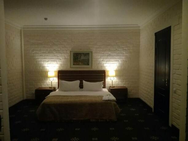 Imagen de la habitación del Hotel Arien Plaza. Foto 15
