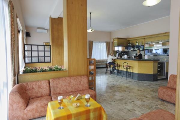 Imagen general del Hotel Aries, Lesa. Foto 2