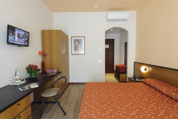 Imagen general del Hotel Aries, Lesa. Foto 4