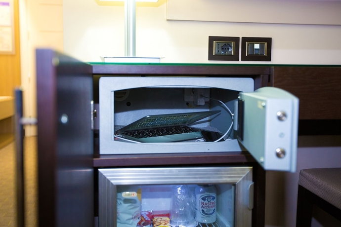 Imagen de la habitación del Hotel Ariha Cosenza. Foto 11